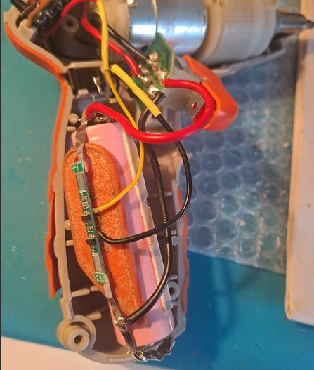 Sauver une visseuse à batterie ou autre appareil sous 4,2V visseuse-motor-direct.png