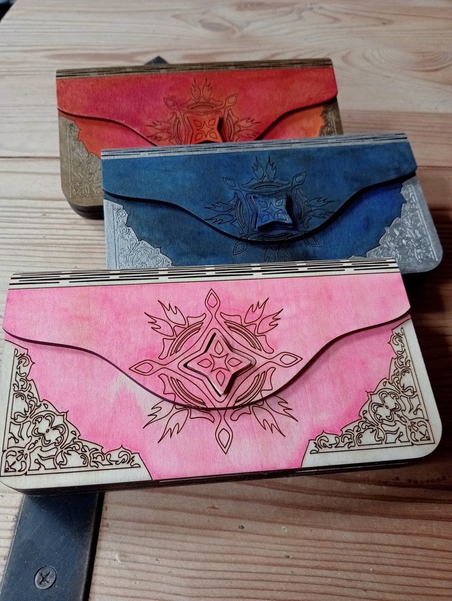 Portefeuille en bois IMG20260306105126.jpg