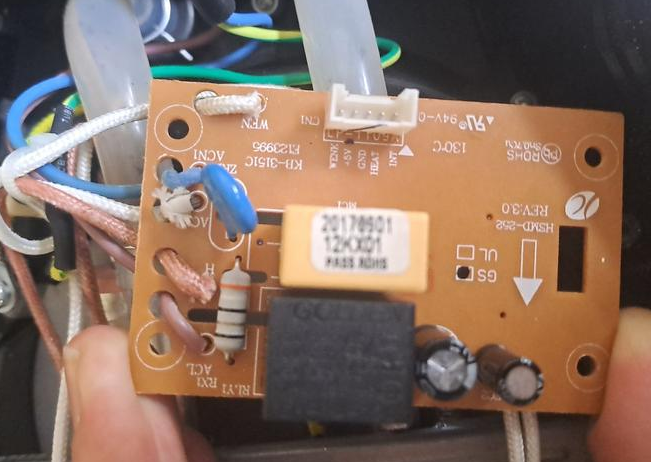 Répar-Café Mode d'emploi R parer la panne du condensateur de l alimentation cafe-dessus.png