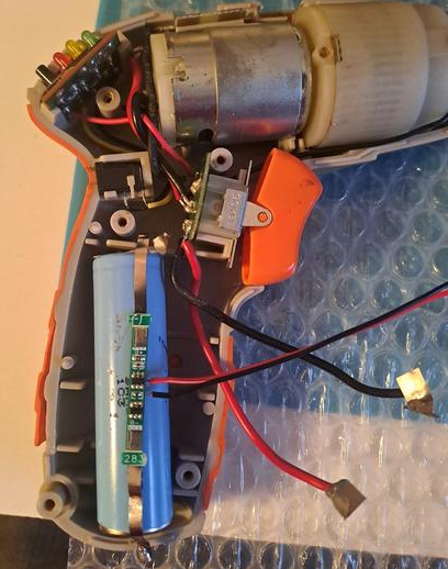 Sauver une visseuse à batterie ou autre appareil sous 4,2V visseuse-motor-protection-decharge.png