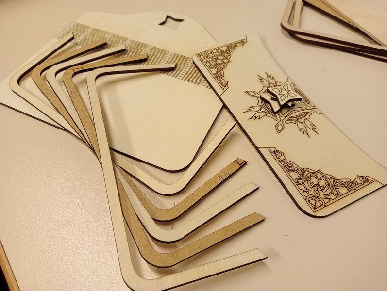 Fichier:Portefeuille en bois IMG20260219222832.jpg