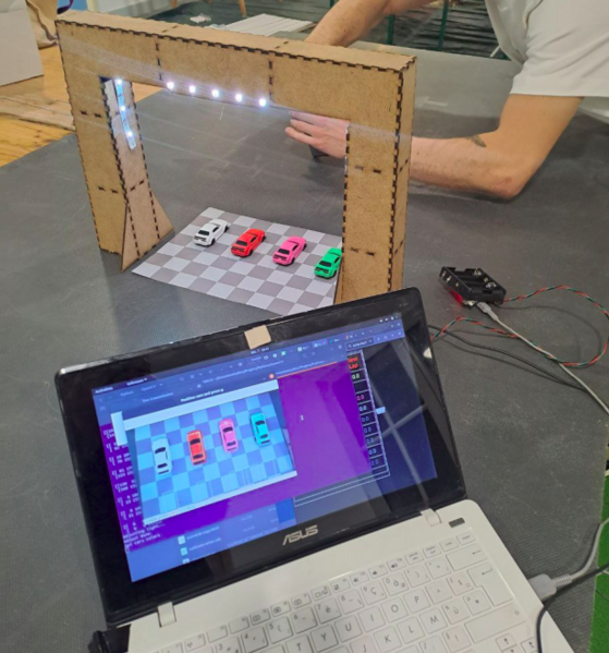 Fichier:Portique de course de voitures RC test-rc.png