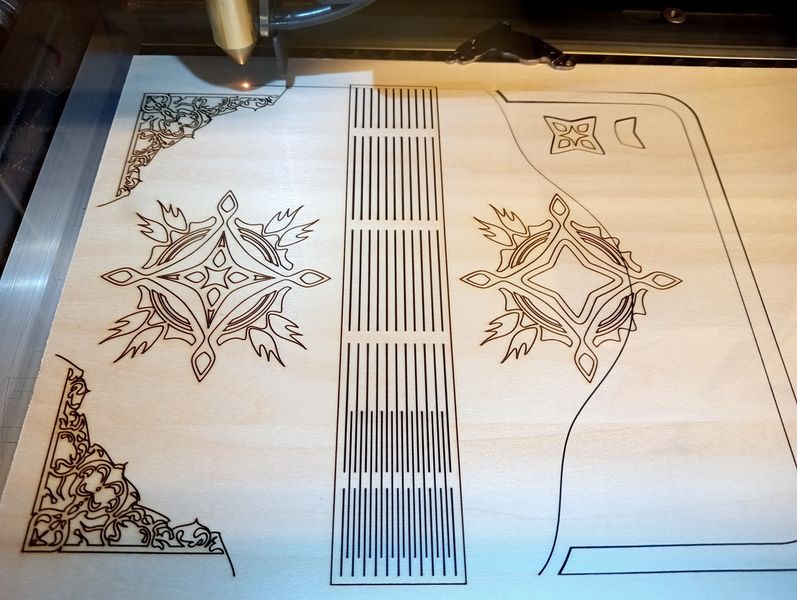 Fichier:Portefeuille en bois IMG20260226211414.jpg