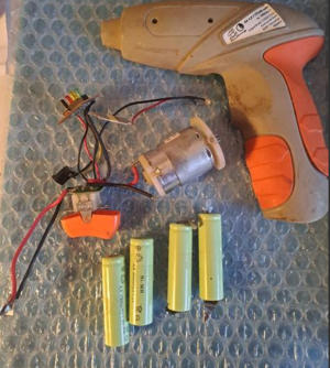 Sauver une visseuse à batterie ou autre appareil sous 4,2V visseuse-hs.png